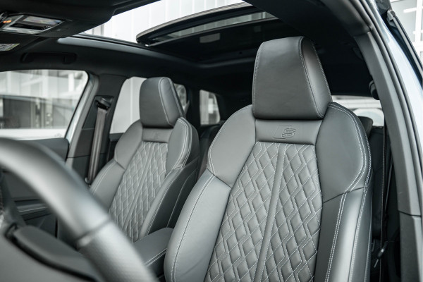 Audi Q4 e-tron 50 quattro S edition 77 kWh Matrix, ACC, Panorama, trekhaak
