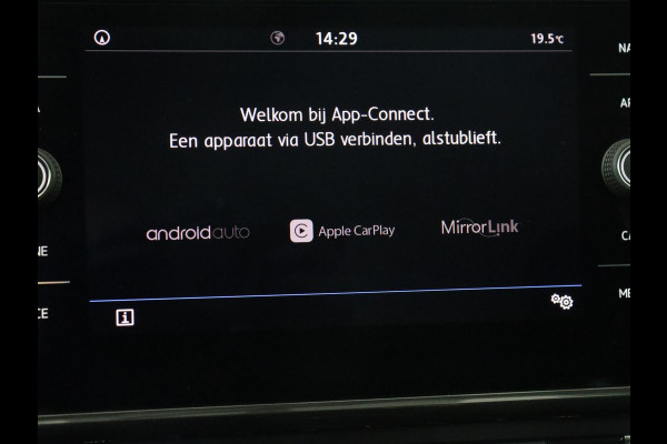 Volkswagen Golf 1.5 TSI Comfortline Business | Trekhaak | Stoelverwarming | Massage | Carplay | Navigatie | Parkeerhulp | Adaptive cruise | Climate control | LED | Bluetooth