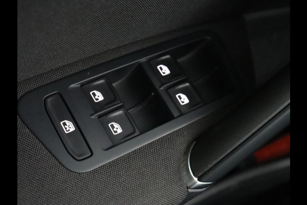 Volkswagen Golf 1.5 TSI Comfortline Business | Trekhaak | Stoelverwarming | Massage | Carplay | Navigatie | Parkeerhulp | Adaptive cruise | Climate control | LED | Bluetooth