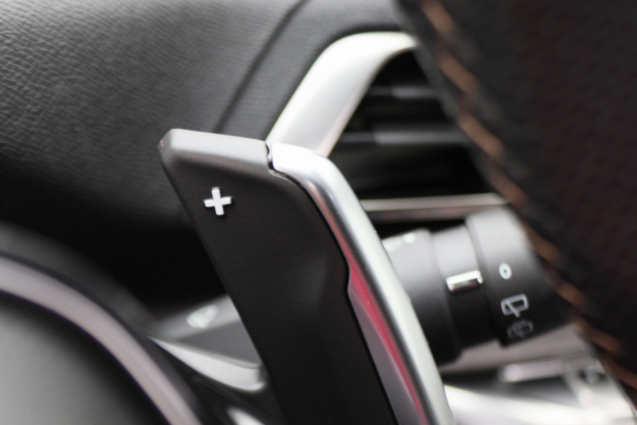 Peugeot 3008 1.6 HYbrid 225 GT Panoramadak, ACC, Camera, Apple Carplay, Sfeerverlichting, LED, DAB, 18''