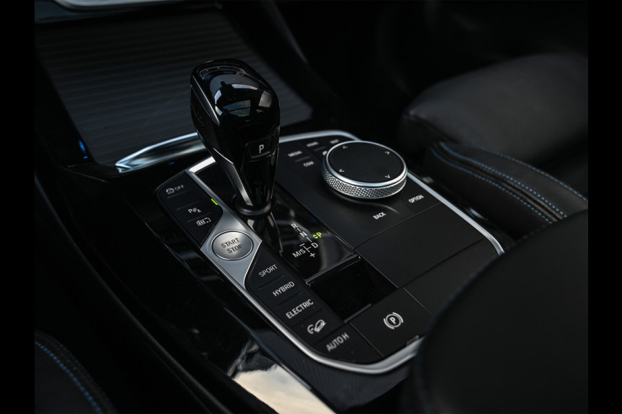 BMW X3 xDrive30e HIGH EXECUTIVE | M-SPORT | PERFORMANCE SEATS | FULL-STYLING | PANORAMADAK | HEAD-UP | HARMAN/KARDON | AMBIANCE INTERIE