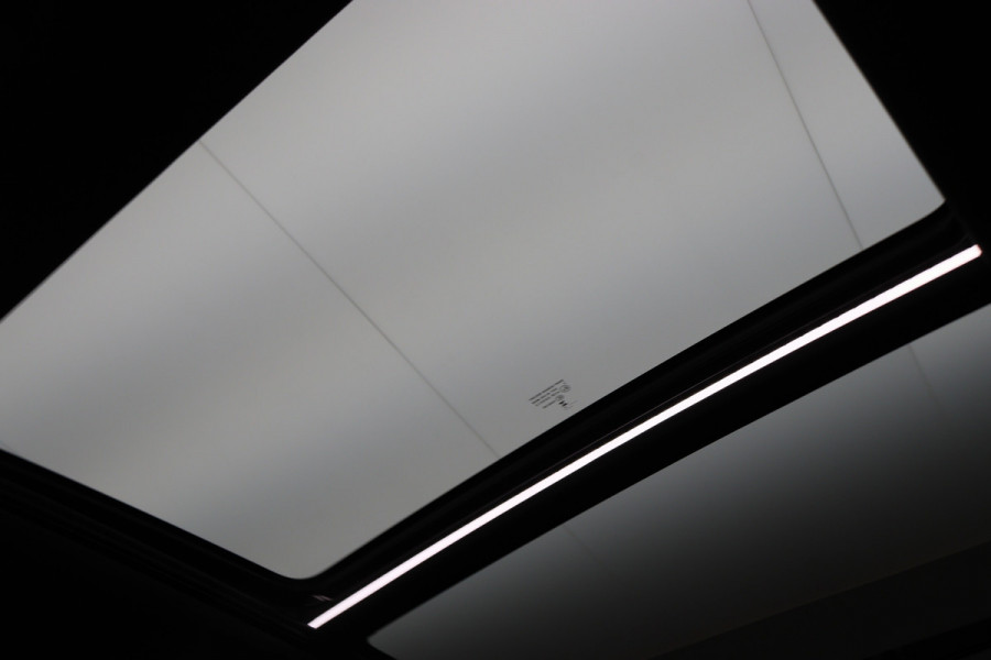 Peugeot 3008 1.6 HYbrid 225 GT Panoramadak, ACC, Camera, Apple Carplay, Sfeerverlichting, LED, DAB, 18''