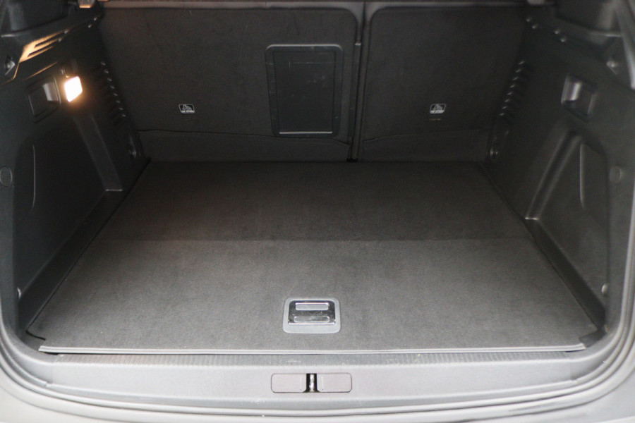 Peugeot 3008 1.6 HYbrid 225 GT Panoramadak, ACC, Camera, Apple Carplay, Sfeerverlichting, LED, DAB, 18''