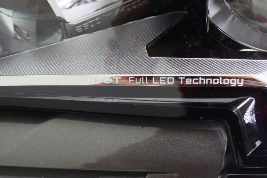 Peugeot 3008 1.6 HYbrid 225 GT Panoramadak, ACC, Camera, Apple Carplay, Sfeerverlichting, LED, DAB, 18''