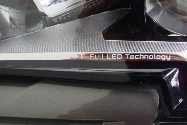 Peugeot 3008 1.6 HYbrid 225 GT Panoramadak, ACC, Camera, Apple Carplay, Sfeerverlichting, LED, DAB, 18''