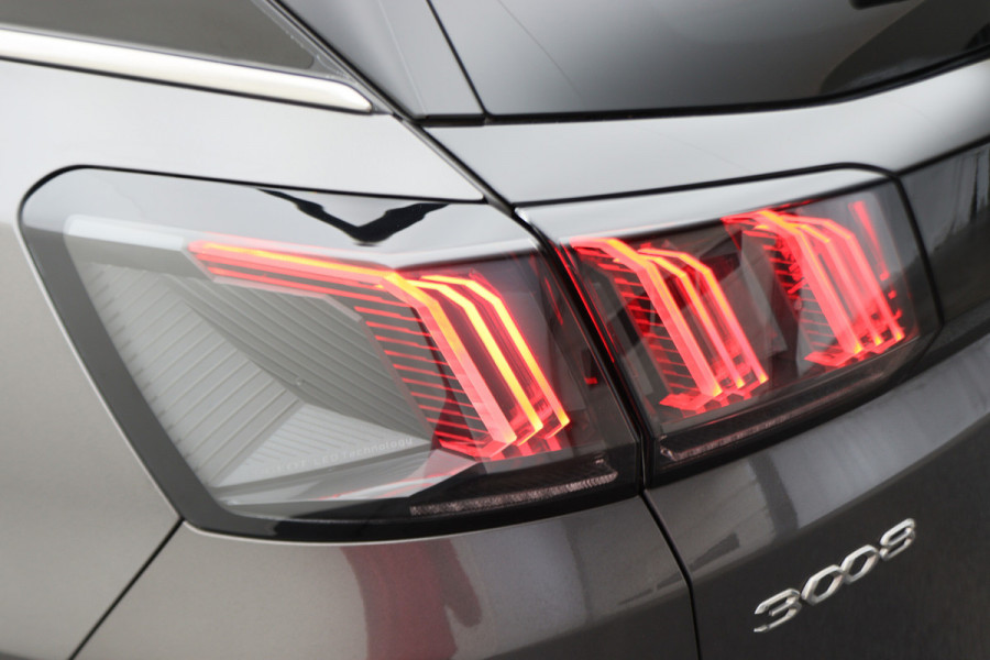 Peugeot 3008 1.6 HYbrid 225 GT Panoramadak, ACC, Camera, Apple Carplay, Sfeerverlichting, LED, DAB, 18''