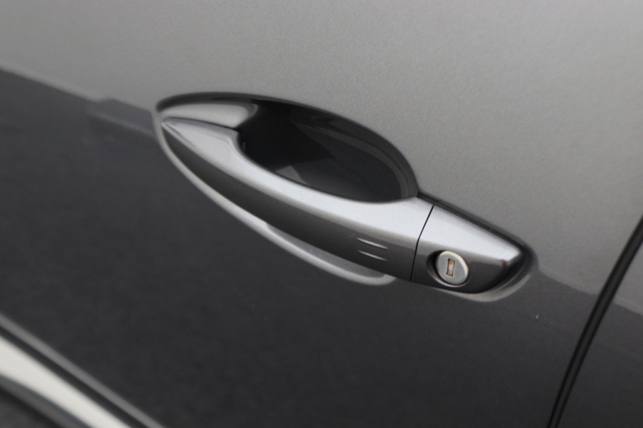 Peugeot 3008 1.6 HYbrid 225 GT Panoramadak, ACC, Camera, Apple Carplay, Sfeerverlichting, LED, DAB, 18''