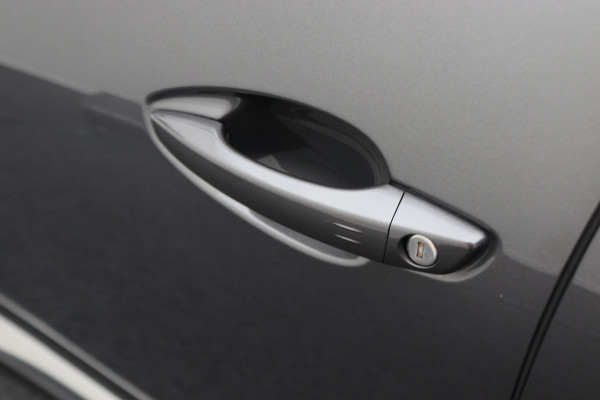 Peugeot 3008 1.6 HYbrid 225 GT Panoramadak, ACC, Camera, Apple Carplay, Sfeerverlichting, LED, DAB, 18''