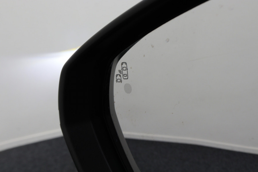 Peugeot 3008 1.6 HYbrid 225 GT Panoramadak, ACC, Camera, Apple Carplay, Sfeerverlichting, LED, DAB, 18''