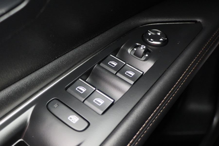 Peugeot 3008 1.6 HYbrid 225 GT Panoramadak, ACC, Camera, Apple Carplay, Sfeerverlichting, LED, DAB, 18''