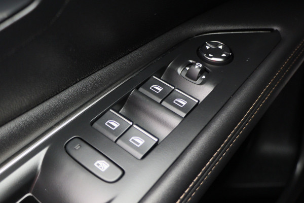 Peugeot 3008 1.6 HYbrid 225 GT Panoramadak, ACC, Camera, Apple Carplay, Sfeerverlichting, LED, DAB, 18''