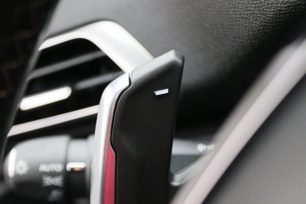 Peugeot 3008 1.6 HYbrid 225 GT Panoramadak, ACC, Camera, Apple Carplay, Sfeerverlichting, LED, DAB, 18''