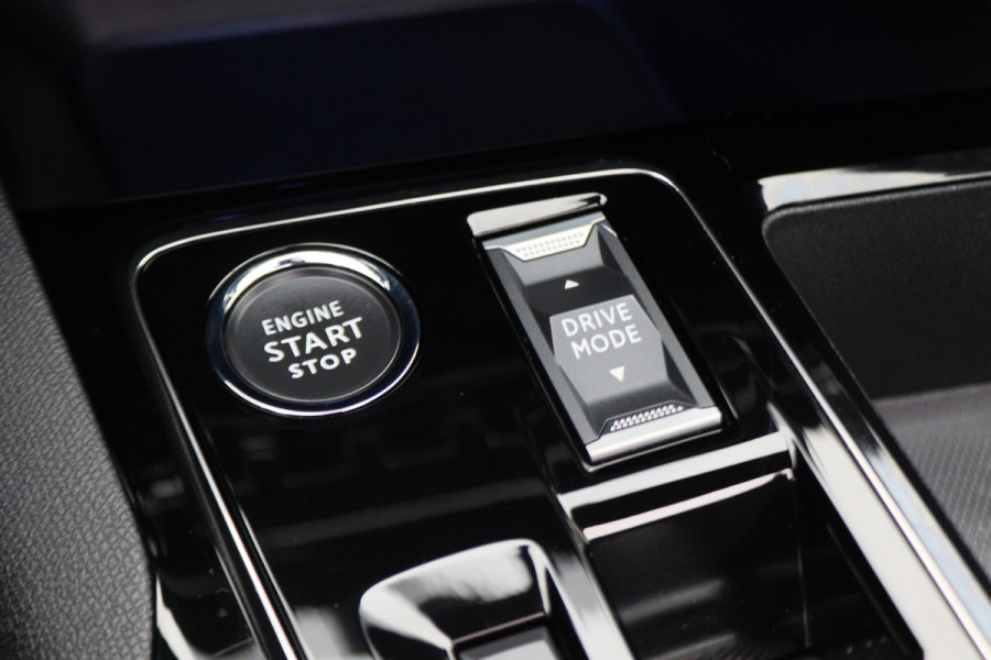 Peugeot 3008 1.6 HYbrid 225 GT Panoramadak, ACC, Camera, Apple Carplay, Sfeerverlichting, LED, DAB, 18''