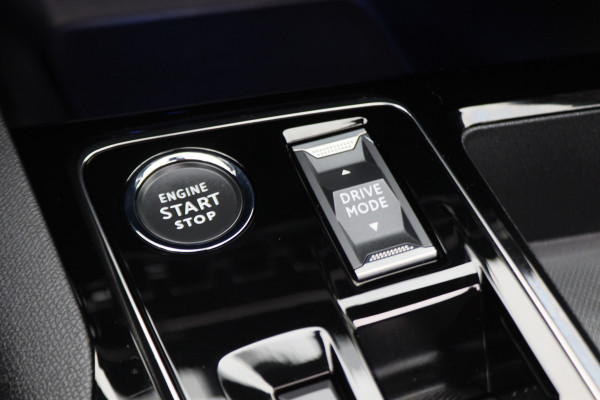 Peugeot 3008 1.6 HYbrid 225 GT Panoramadak, ACC, Camera, Apple Carplay, Sfeerverlichting, LED, DAB, 18''