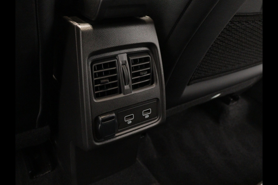 Renault Captur Mild Hybrid 140PK Techno | CAMERA | NAVI GROOT / STOELVERW / 1500KG trekgewicht