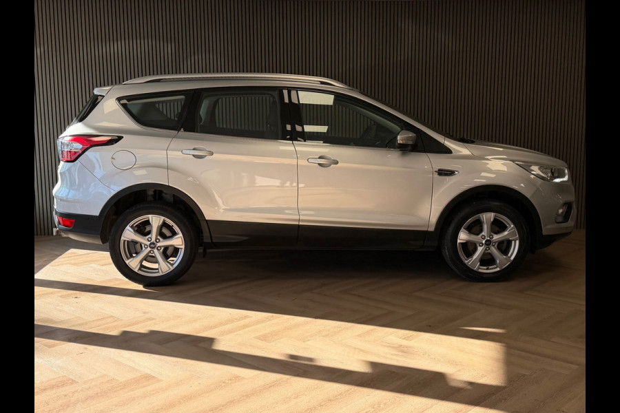 Ford Kuga 1.5 EcoBoost Titanium TREKHAAK NAVIGATIE CAMERA KEYLESS-GO CRUISE PDC AIRCO START/STOP BLUETOOTH