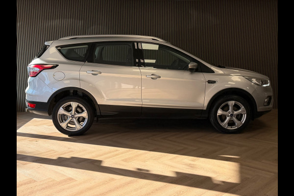 Ford Kuga 1.5 EcoBoost Titanium TREKHAAK NAVIGATIE CAMERA KEYLESS-GO CRUISE PDC AIRCO START/STOP BLUETOOTH