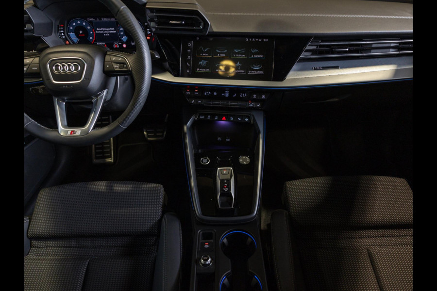 Audi A3 Sportback 35 TFSI S edition / 150pk / Maxton / Panorama dak / Sonos / Achteruitrij camera /