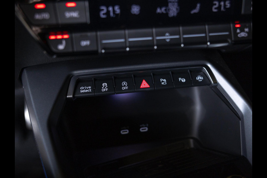 Audi A3 Sportback 35 TFSI S edition / 150pk / Maxton / Panorama dak / Sonos / Achteruitrij camera /