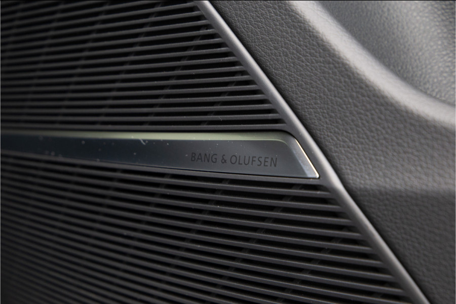 Audi Q8 60 TFSI e quattro Competition Pano, RS stoelen, Head-Up, Aero-Pack, Laser Light, 23"