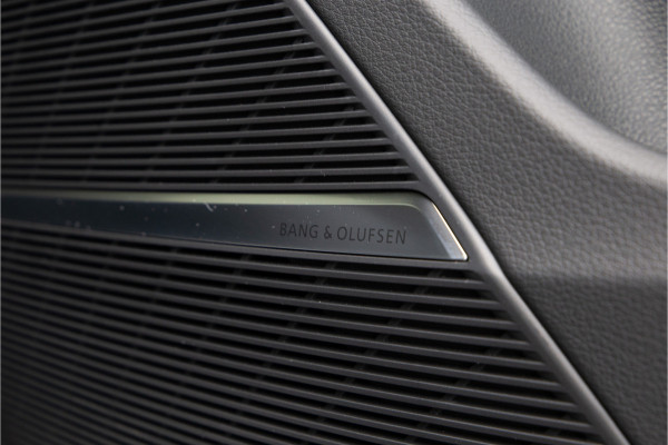 Audi Q8 60 TFSI e quattro Competition Pano, RS stoelen, Head-Up, Aero-Pack, Laser Light, 23"