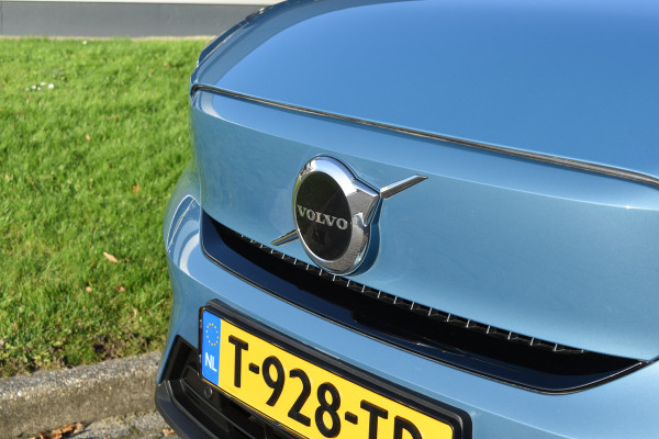 Volvo XC40 Extended Range 252PK Plus 82 kWh | ACC | Camera | Blis | 19"LMV | All seasons | Stoel-Stuurverwarming