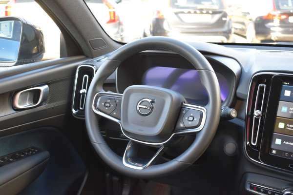 Volvo XC40 Extended Range 252PK Plus 82 kWh | ACC | Camera | Blis | 19"LMV | All seasons | Stoel-Stuurverwarming