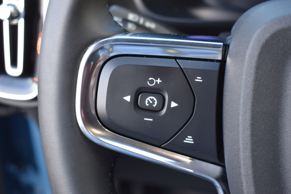 Volvo XC40 Extended Range 252PK Plus 82 kWh | ACC | Camera | Blis | 19"LMV | All seasons | Stoel-Stuurverwarming