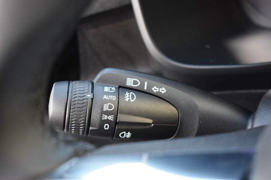 Volvo XC40 Extended Range 252PK Plus 82 kWh | ACC | Camera | Blis | 19"LMV | All seasons | Stoel-Stuurverwarming