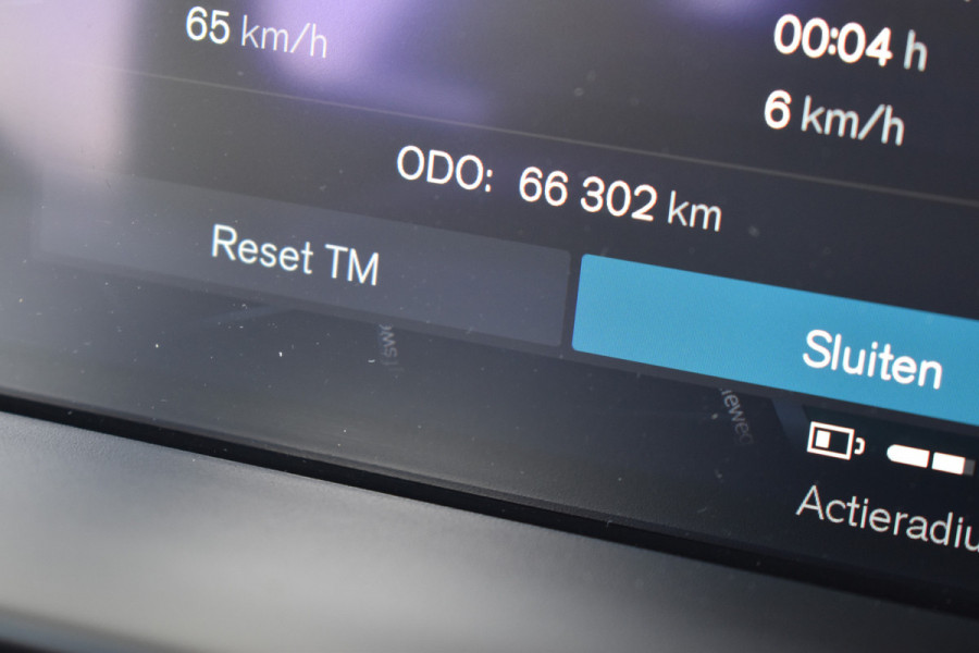 Volvo XC40 Extended Range 252PK Plus 82 kWh | ACC | Camera | Blis | 19"LMV | All seasons | Stoel-Stuurverwarming