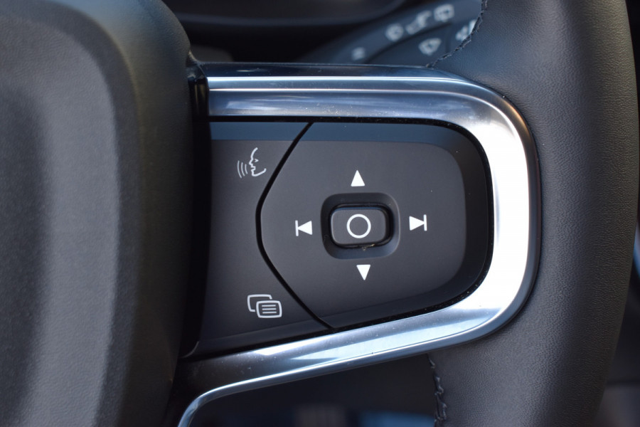 Volvo XC40 Extended Range 252PK Plus 82 kWh | ACC | Camera | Blis | 19"LMV | All seasons | Stoel-Stuurverwarming