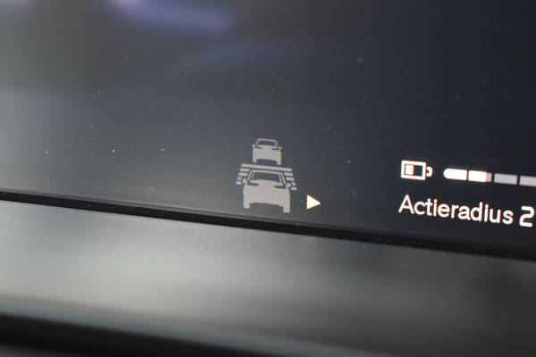 Volvo XC40 Extended Range 252PK Plus 82 kWh | ACC | Camera | Blis | 19"LMV | All seasons | Stoel-Stuurverwarming