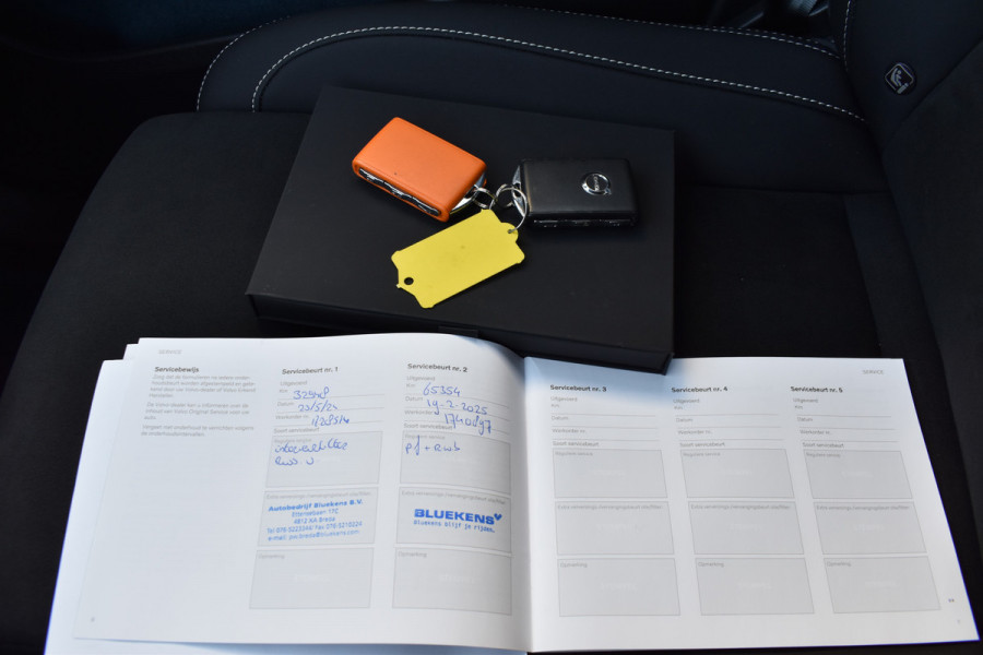 Volvo XC40 Extended Range 252PK Plus 82 kWh | ACC | Camera | Blis | 19"LMV | All seasons | Stoel-Stuurverwarming