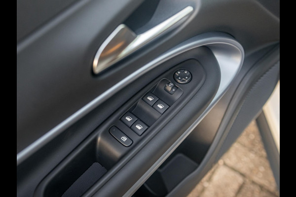 Jeep Avenger 1.2T 4xe The North Face | Schuif/Kanteldak | Clima | Apple Carplay | Adapt. Cruise | Elektr. A-Klep | Keyless | Navi | Stoel&Stuurverwarming