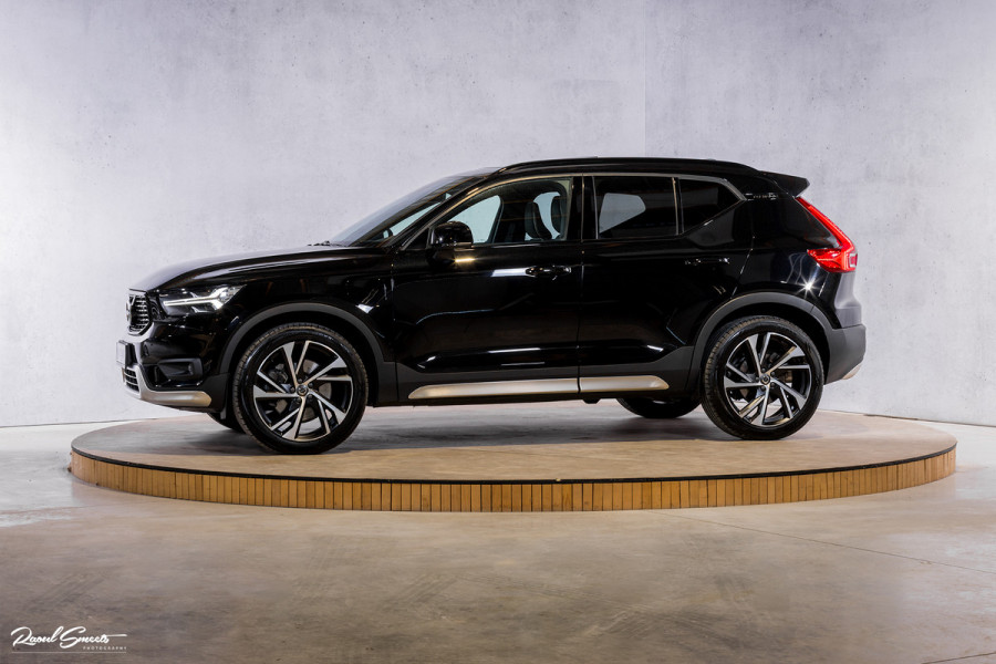 Volvo XC40 1.5 T4 Recharge R-Design | Exclusive bumper pakket | Adaptieve cruise | Panorama dak | Harman Kardon | Zwenkbare trekhaak |
