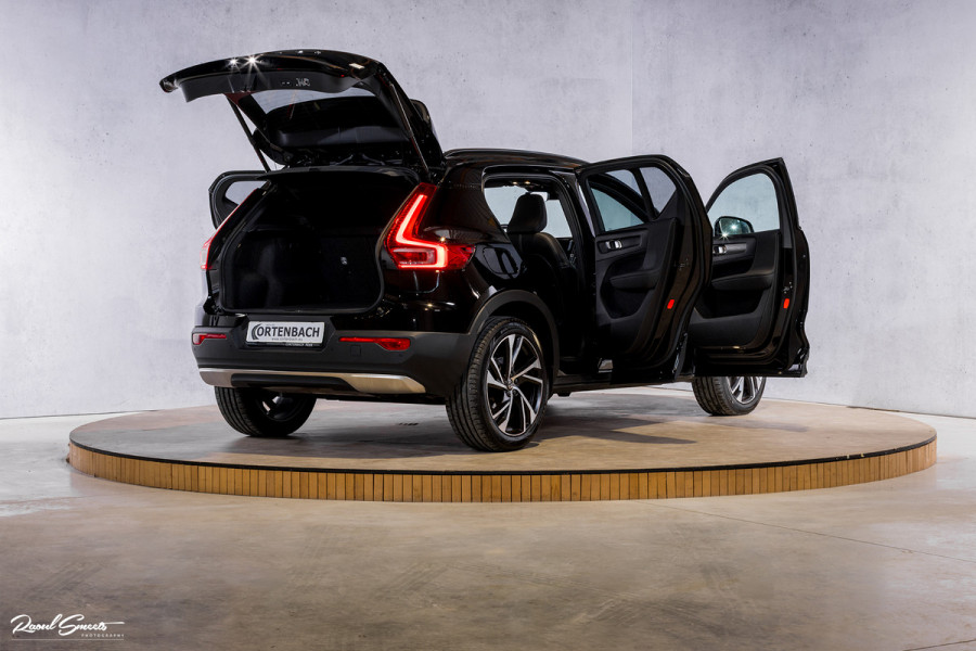 Volvo XC40 1.5 T4 Recharge R-Design | Exclusive bumper pakket | Adaptieve cruise | Panorama dak | Harman Kardon | Zwenkbare trekhaak |