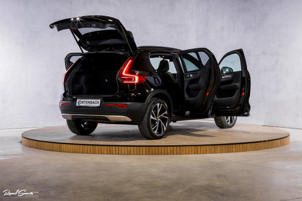 Volvo XC40 1.5 T4 Recharge R-Design | Exclusive bumper pakket | Adaptieve cruise | Panorama dak | Harman Kardon | Zwenkbare trekhaak |