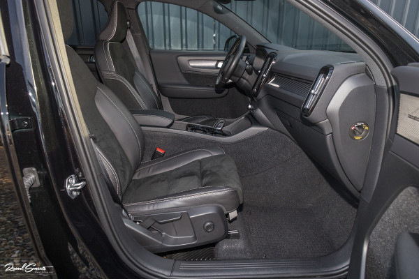 Volvo XC40 1.5 T4 Recharge R-Design | Exclusive bumper pakket | Adaptieve cruise | Panorama dak | Harman Kardon | Zwenkbare trekhaak |