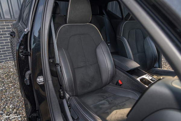 Volvo XC40 1.5 T4 Recharge R-Design | Exclusive bumper pakket | Adaptieve cruise | Panorama dak | Harman Kardon | Zwenkbare trekhaak |