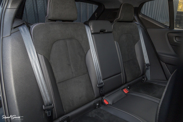 Volvo XC40 1.5 T4 Recharge R-Design | Exclusive bumper pakket | Adaptieve cruise | Panorama dak | Harman Kardon | Zwenkbare trekhaak |