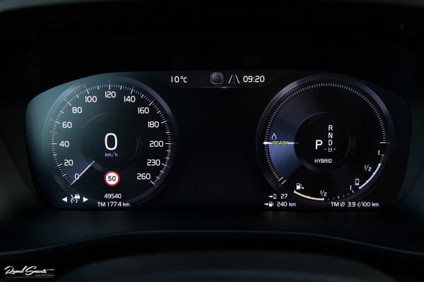 Volvo XC40 1.5 T4 Recharge R-Design | Exclusive bumper pakket | Adaptieve cruise | Panorama dak | Harman Kardon | Zwenkbare trekhaak |