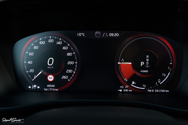 Volvo XC40 1.5 T4 Recharge R-Design | Exclusive bumper pakket | Adaptieve cruise | Panorama dak | Harman Kardon | Zwenkbare trekhaak |