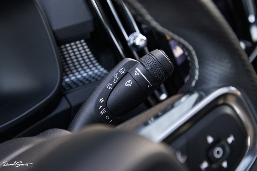 Volvo XC40 1.5 T4 Recharge R-Design | Exclusive bumper pakket | Adaptieve cruise | Panorama dak | Harman Kardon | Zwenkbare trekhaak |