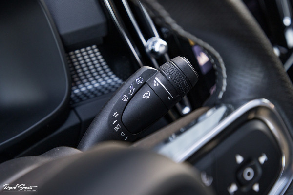 Volvo XC40 1.5 T4 Recharge R-Design | Exclusive bumper pakket | Adaptieve cruise | Panorama dak | Harman Kardon | Zwenkbare trekhaak |