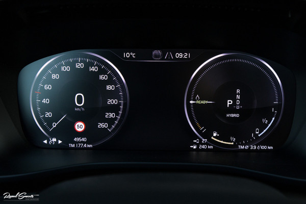 Volvo XC40 1.5 T4 Recharge R-Design | Exclusive bumper pakket | Adaptieve cruise | Panorama dak | Harman Kardon | Zwenkbare trekhaak |