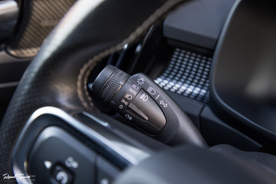 Volvo XC40 1.5 T4 Recharge R-Design | Exclusive bumper pakket | Adaptieve cruise | Panorama dak | Harman Kardon | Zwenkbare trekhaak |