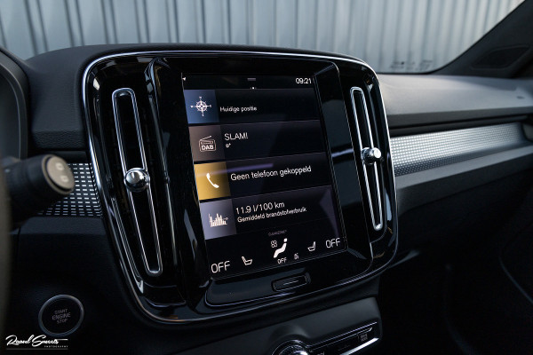 Volvo XC40 1.5 T4 Recharge R-Design | Exclusive bumper pakket | Adaptieve cruise | Panorama dak | Harman Kardon | Zwenkbare trekhaak |