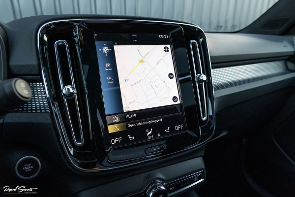 Volvo XC40 1.5 T4 Recharge R-Design | Exclusive bumper pakket | Adaptieve cruise | Panorama dak | Harman Kardon | Zwenkbare trekhaak |