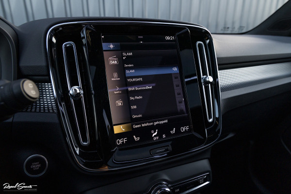 Volvo XC40 1.5 T4 Recharge R-Design | Exclusive bumper pakket | Adaptieve cruise | Panorama dak | Harman Kardon | Zwenkbare trekhaak |
