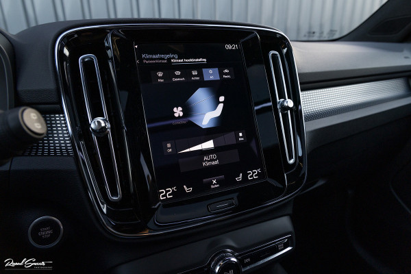Volvo XC40 1.5 T4 Recharge R-Design | Exclusive bumper pakket | Adaptieve cruise | Panorama dak | Harman Kardon | Zwenkbare trekhaak |
